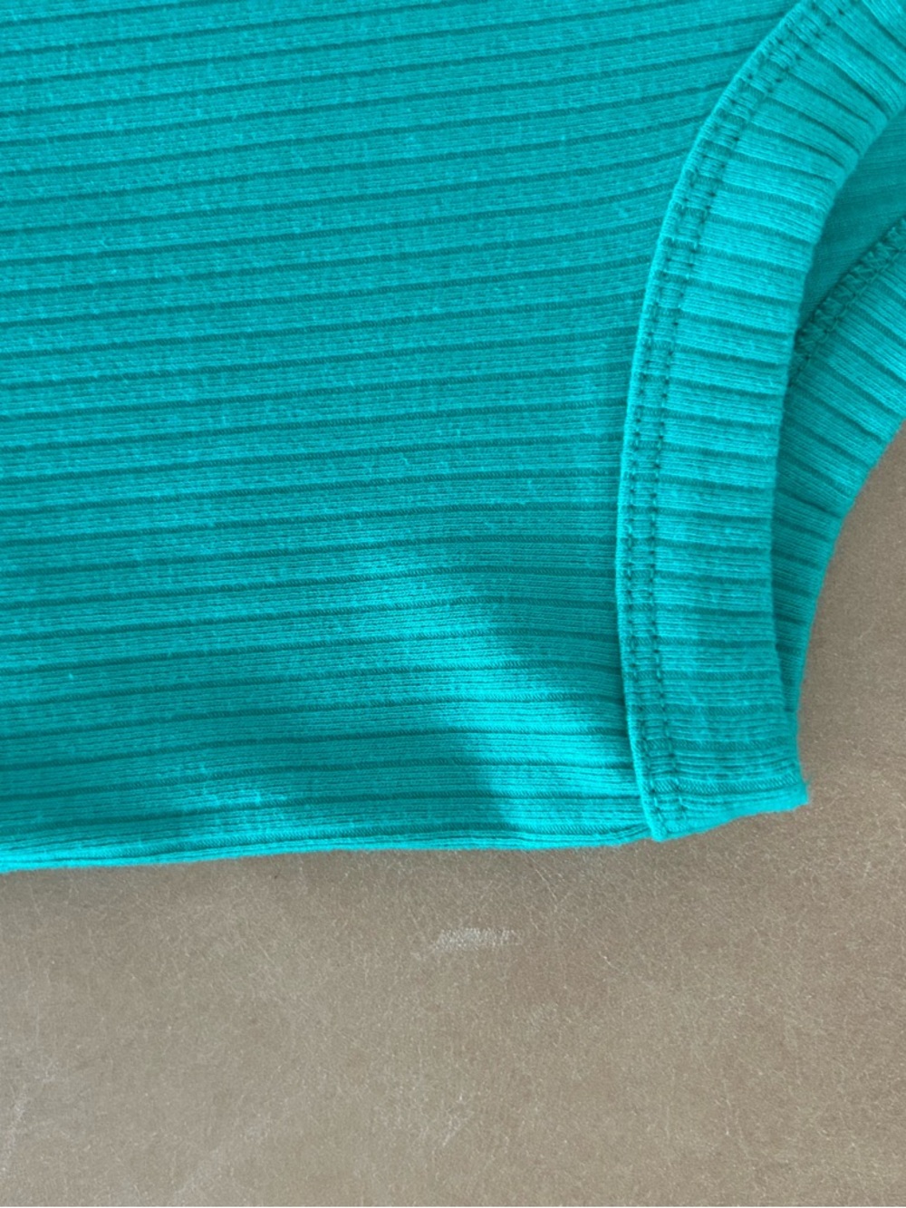 Gap Women’s High Neck Ribbed Tank
Delux Kelly Green
Large - Picture 8 of 10